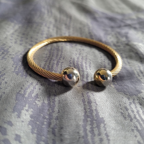 ⭐️Magnetic Bracelet⭐️ - Picture 2 of 2